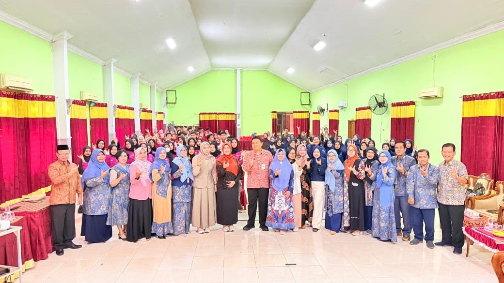 Universitas Bina Sehat PPNI Mojokerto Gelar Roadshow Edukasi Hari HIV AIDS Sedunia